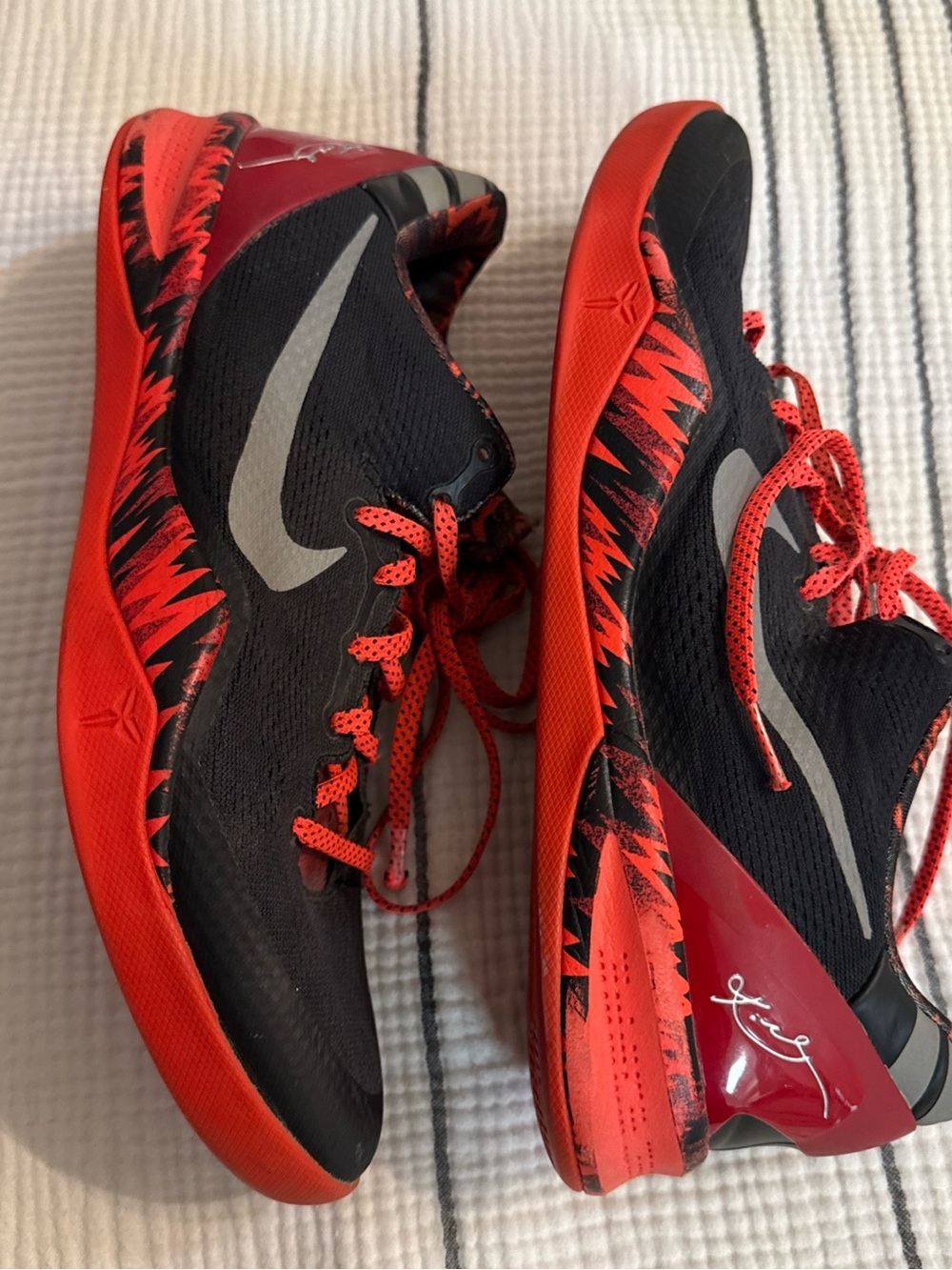 Nike Black and Red Low-Top Basketball Sneakers